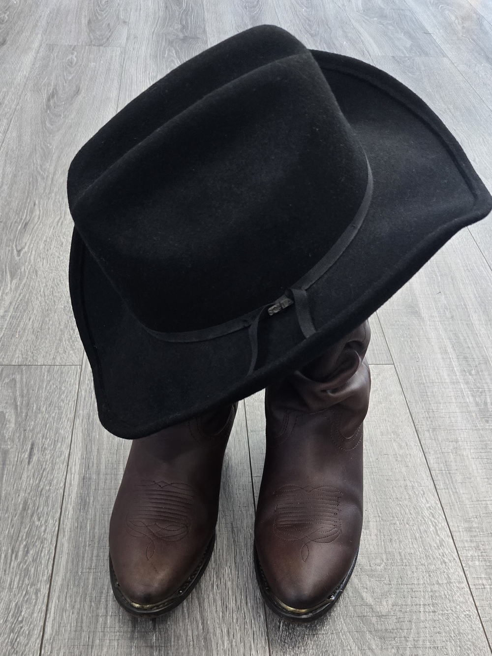 Men’s Dingo Brown Leather Cowboy Boots & Scala Black Wool Western Hat Bundle.